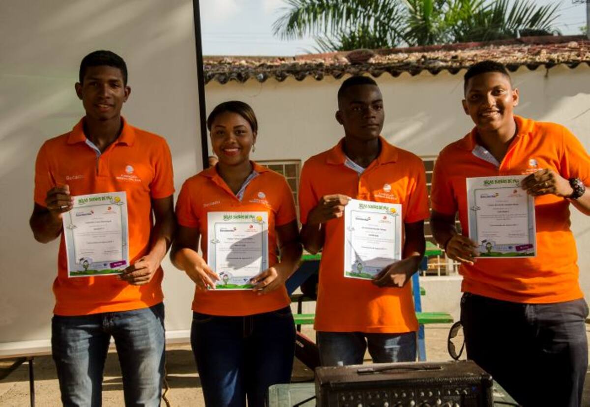 Sebastián Pérez, Evelyn Bello, Luis Murillo Ortega y Carlos Armando Giraldo, cuatro de los ocho becados de la alianza entre las dos fundaciones. Cortesía