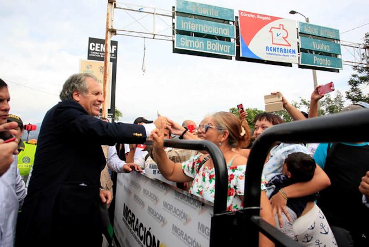 Luis Almagro y Alejandro Ordóñez realizaron un recorrido por el puente internacional Simón Bolívar. Colprensa