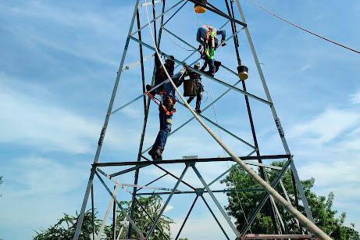 Reponen elementos hurtados de la línea de energía 715 de Magangué - Mompox