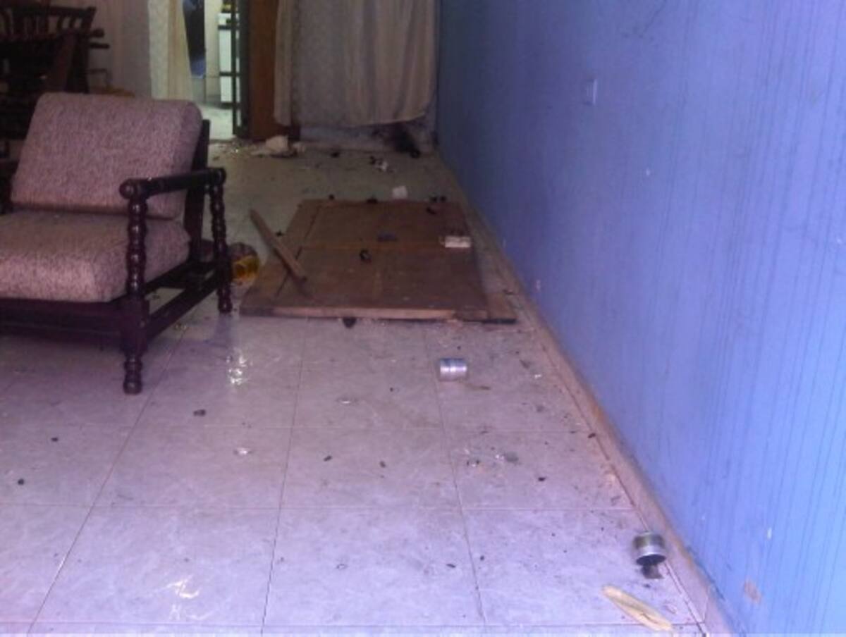 En esta casa del Callejón Angosto la puerta fue derribada. FOTO CORTESIA