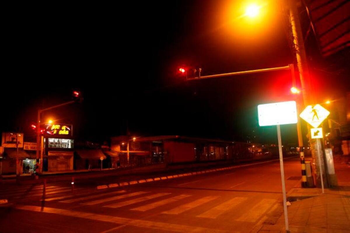 Joven denuncia que taxista intentó robarle y luego lo acuchilló