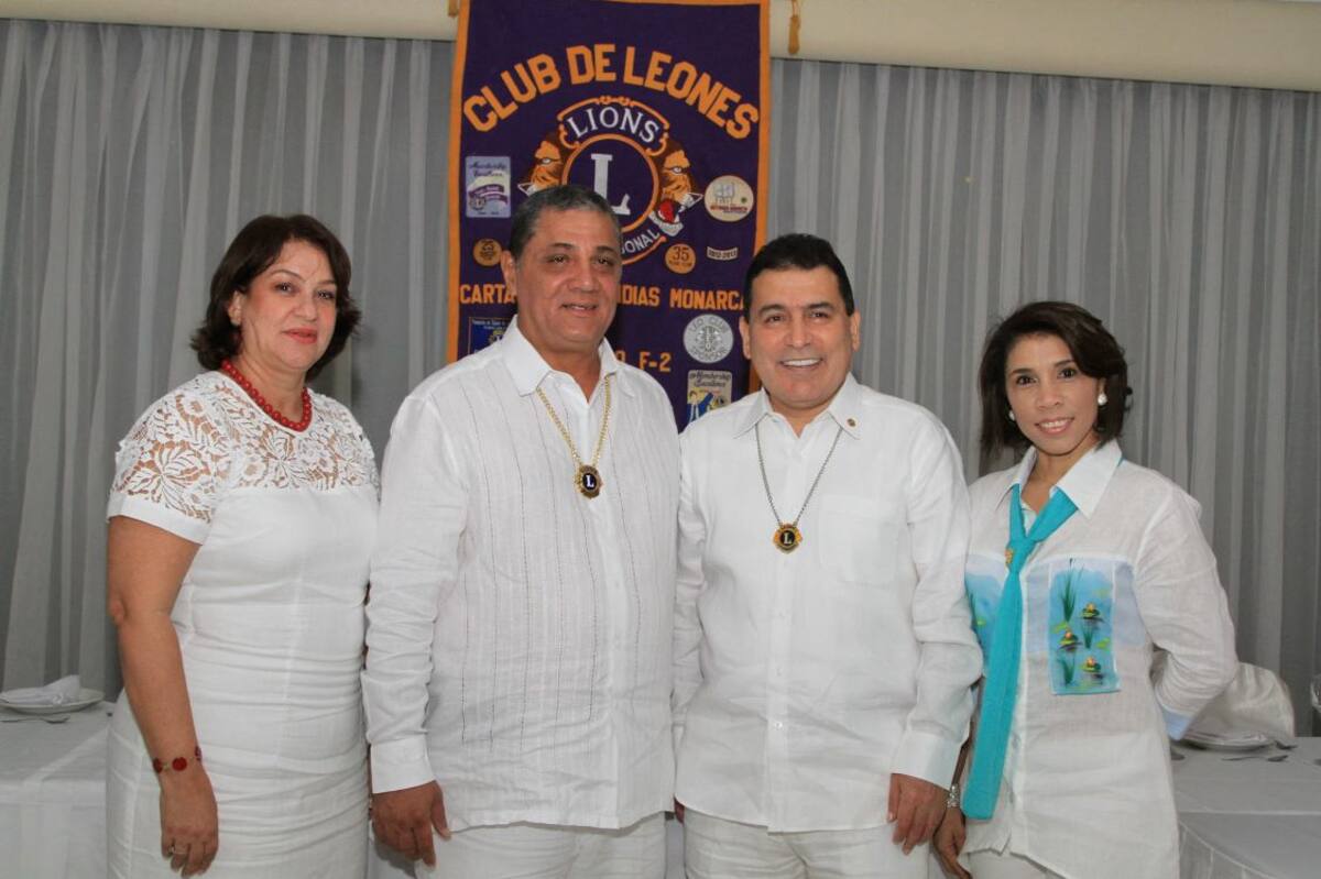 Gloria Milanés de Hoyos, René Hoyos Valle, presidente saliente; Gustavo Londoño Pérez, presidente entrante y Marilyn Bonfante. Fotos MARUJA PARRA/EL UNIVERSAL/