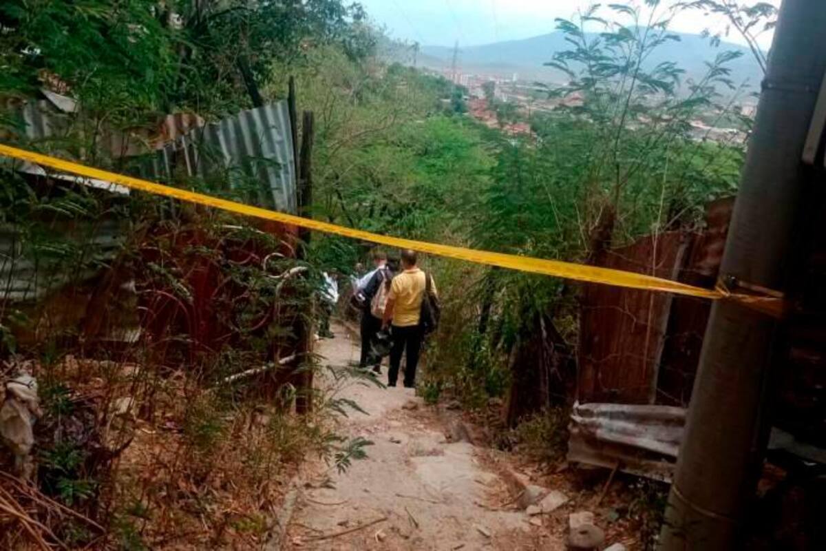 Investigan misterioso crimen: lo asesinaron de 22 cuchilladas