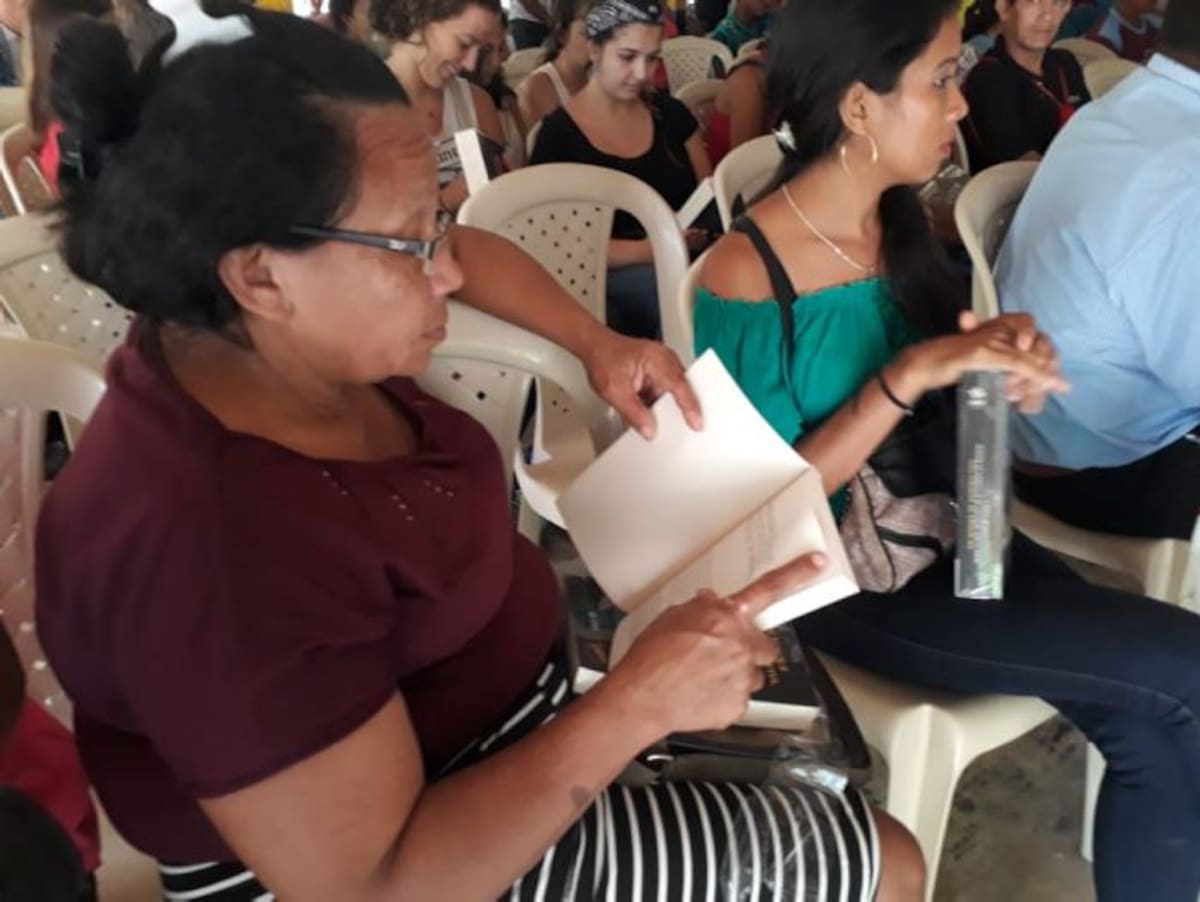 El libro recopila las memorias de 15 campesinos en el que narran la vida antes, durante y después del periodo de violencia. // foto: Lila Leyva Lila Leyva Villarreal - Corresponsal El Universal