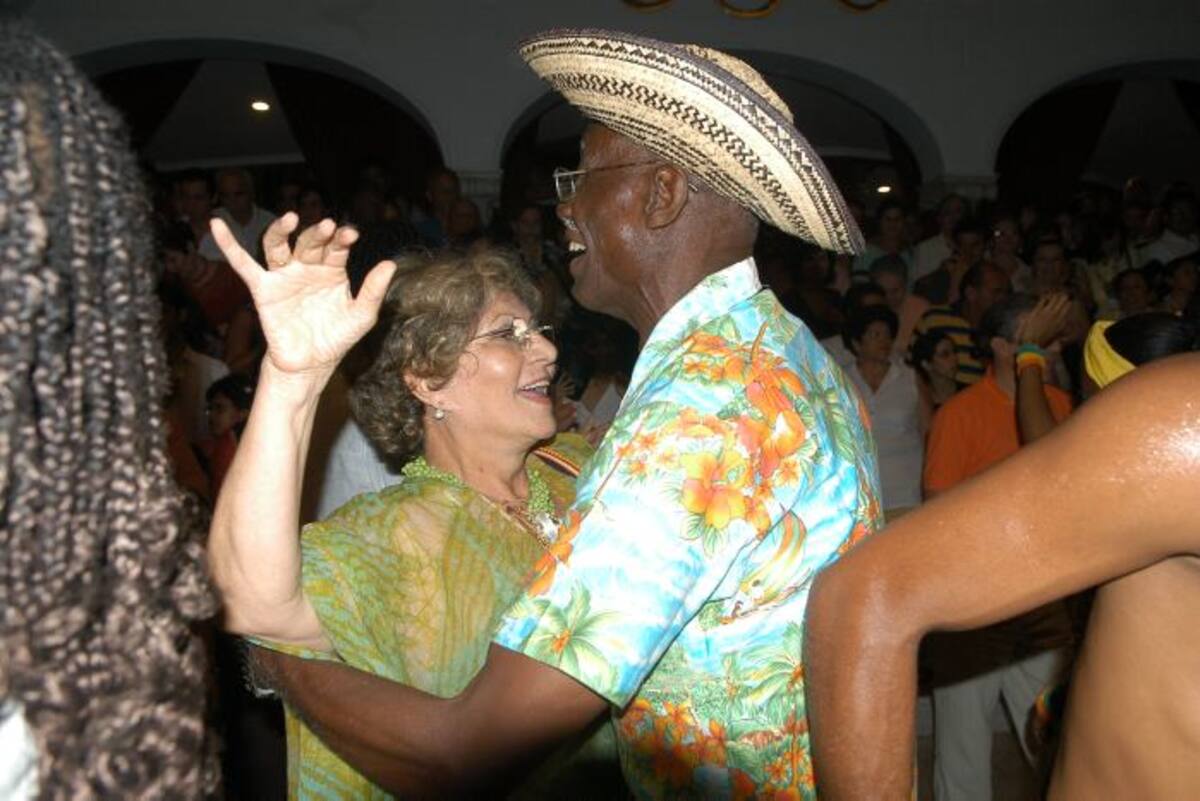 Gloria Triana bailando con Rafael Cassiani, director del Sexteto Tabalá. Zenia Valdelamar-El Universal