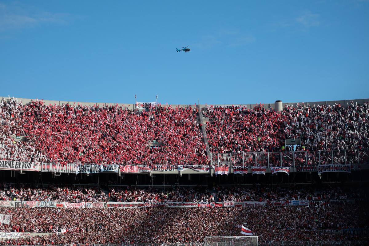 Tragedia en estadio de River Plate: hincha murió al caer de tribuna