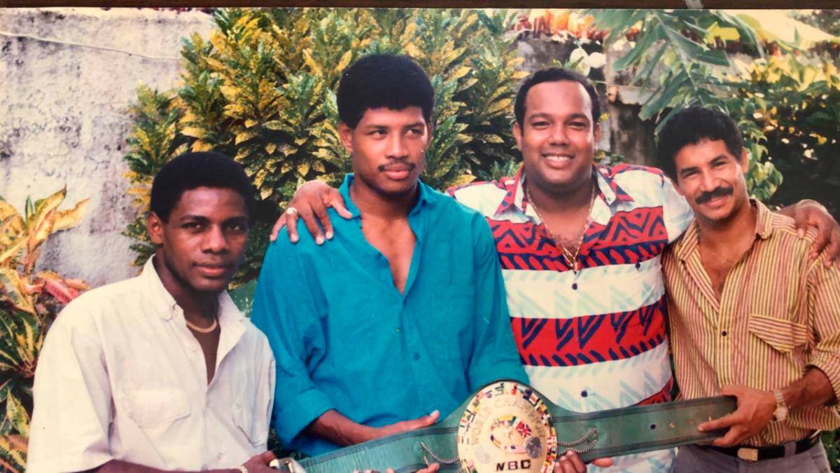 Moguel ‘Happy’ Lora (derecha), junto a los excampeones campeones mundiales Fidel Bassa, Tomás Molinares y el periodista y compadre, Eugenio Baena. //Cortesía
