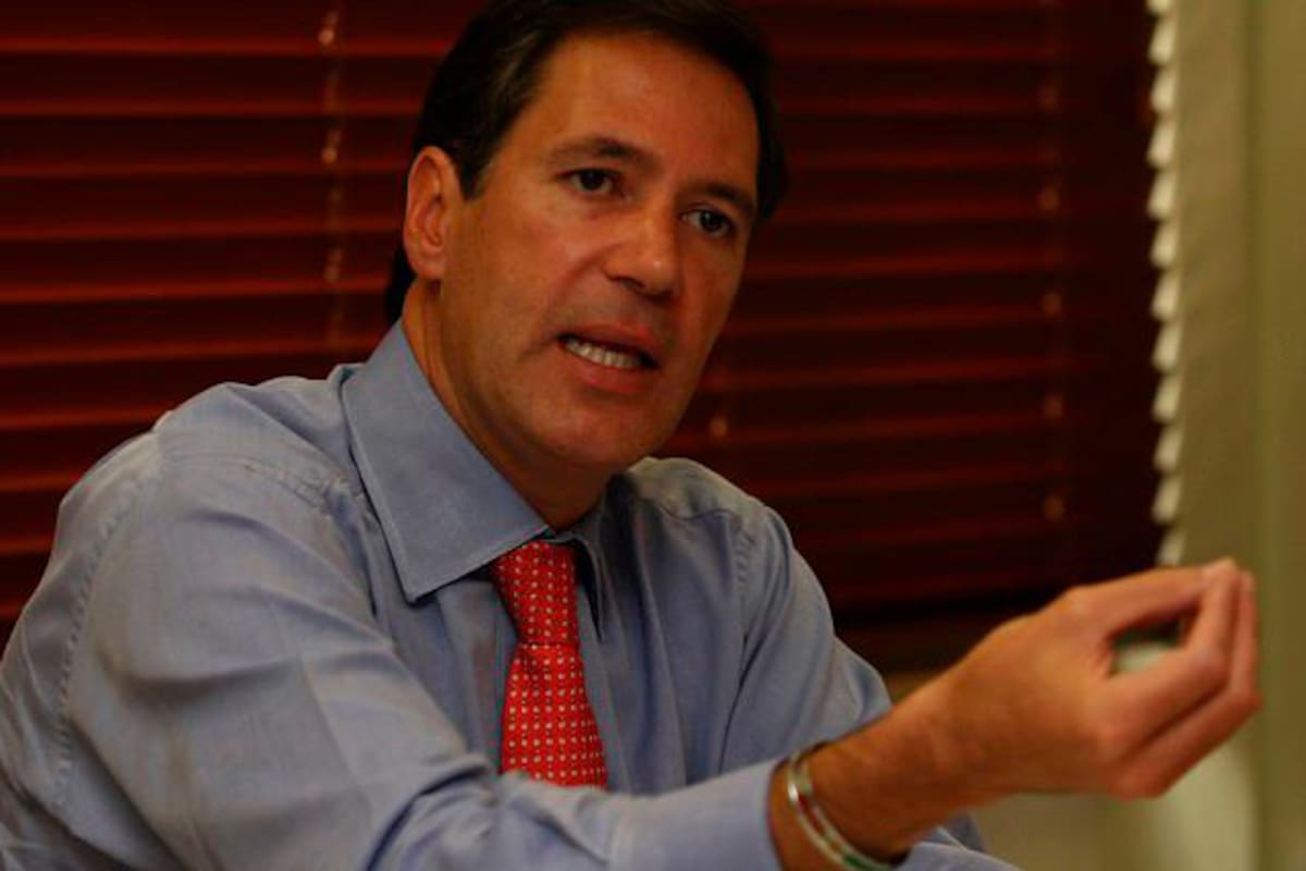 Vinculan a embajador Sanclemente en investigación por laboratorio de coca