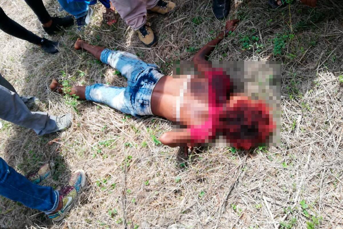 Encuentran cuerpo de una mujer en lote de La Carolina