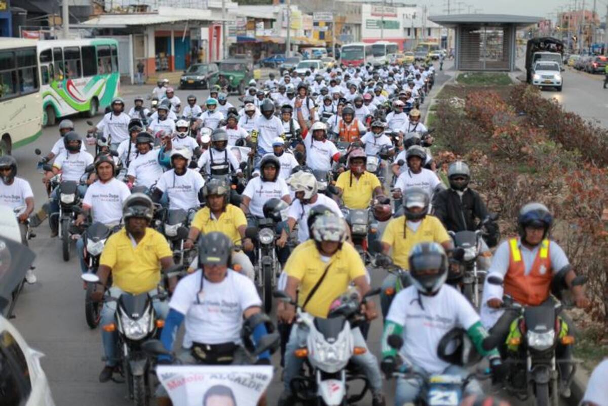 Mototaxistas seguidores protestaron en una caravana por la decisión que tumba la posibilidad de que Manolo Duque sea candidato. Cortesía
