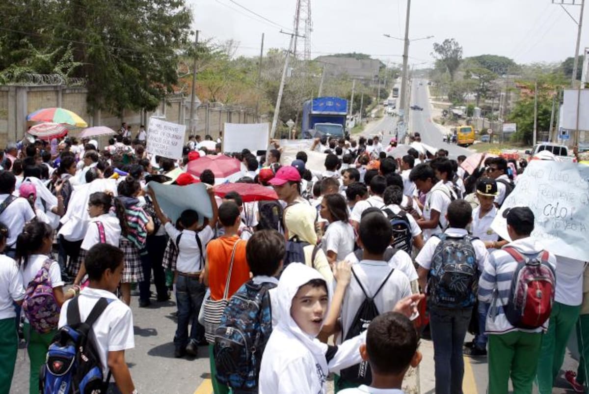 Los estudiantes de la I.E Simón Araujo participaron en el plantón. MANUEL SANTIAGO PÉREZ/EL UNIVERSAL