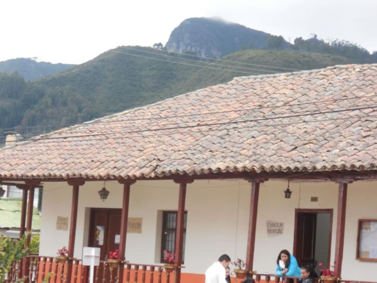 Tabio es célebre por sus aguas termales, por su cerro de Juaica y por su tradicional Festival Nacional del Torbellino. Gustavo Tatis-El Universal