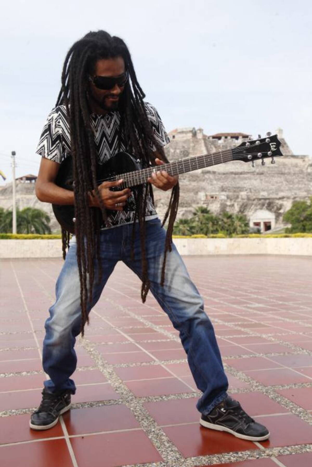 Ludwing Watts, guitarrista cartagenero intérprete de música africana y ritmos afrocaribes. Aroldo Mestre-El Universal