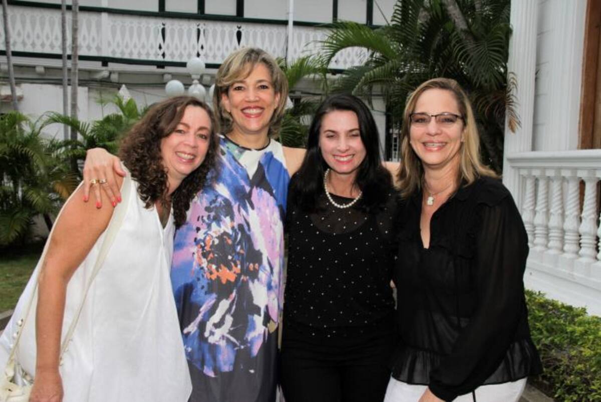 Susy Pupo, Carolina Balmaceda, Ximena Gómez y Patricia Galindo. MARUJA PARRA