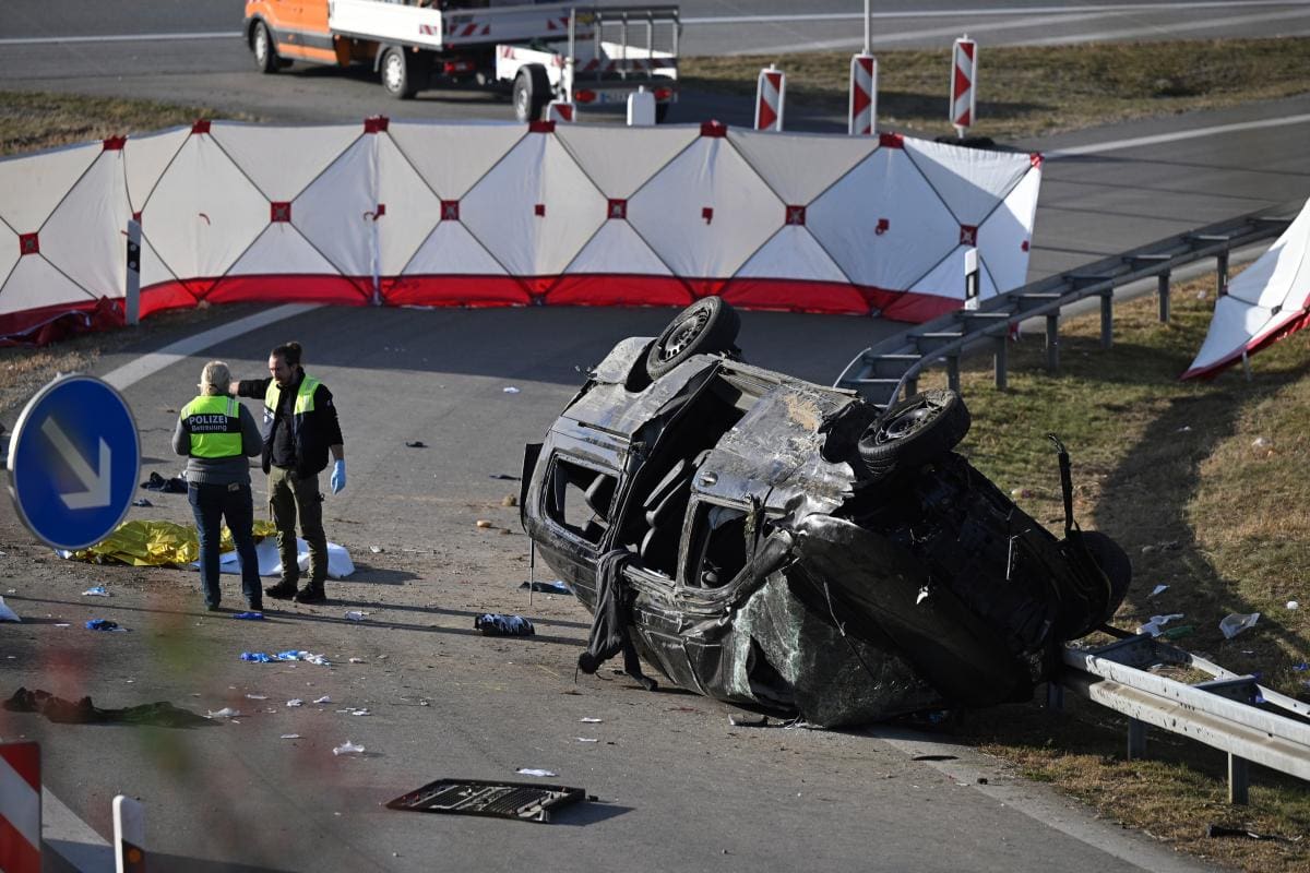 Accidente de camioneta con migrantes a bordo deja 7 muertos y 16 heridos