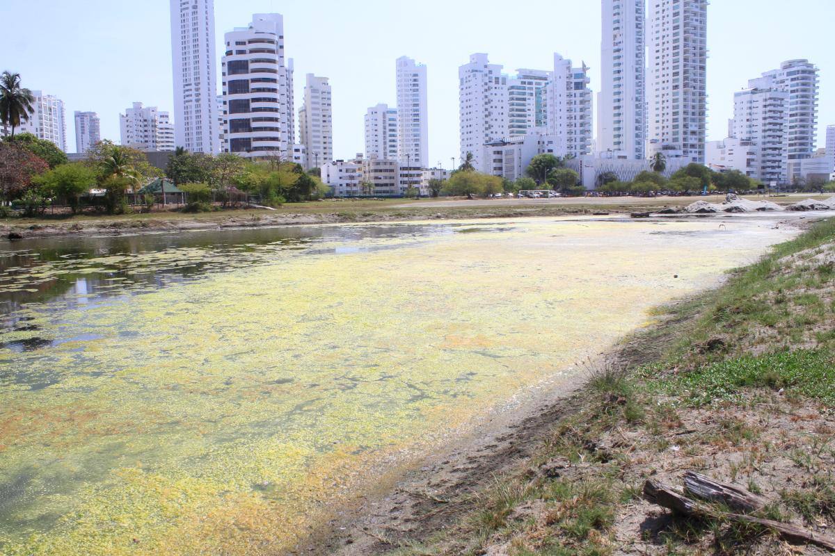 El Laguito, esperando una firma para la operación de la bomba axial