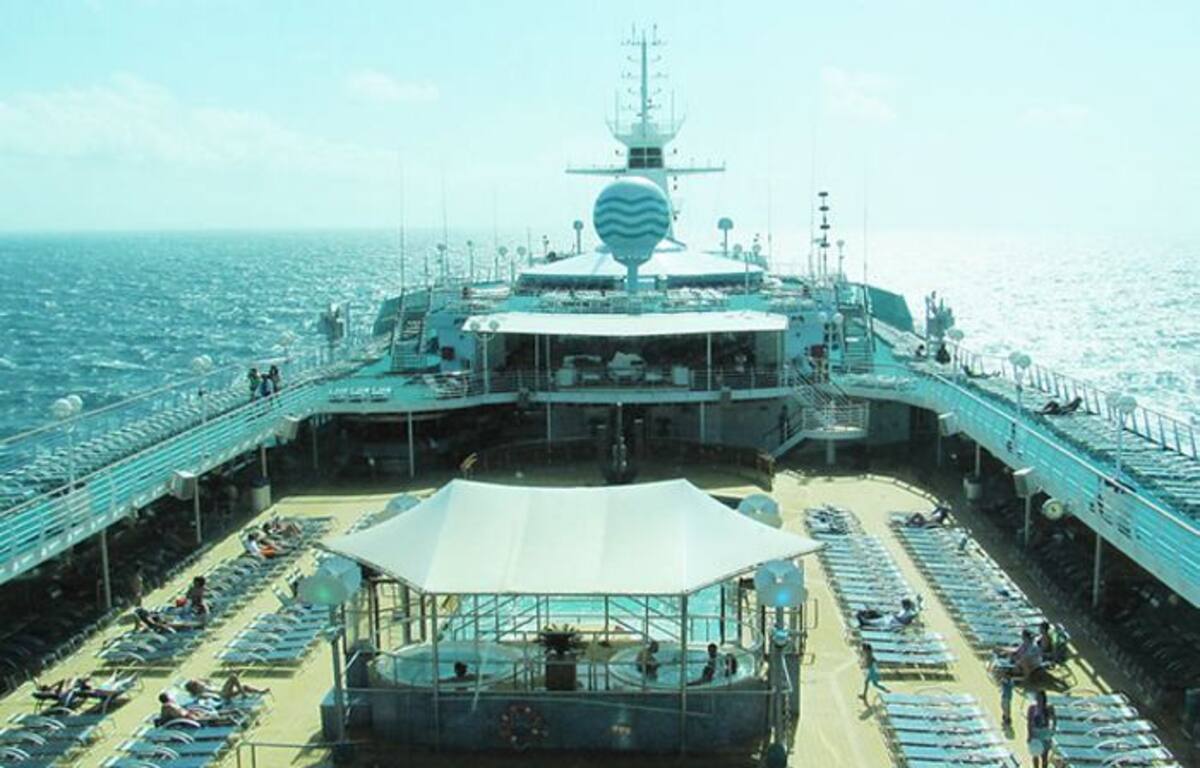 Buque Monarch en Cartagena, el más grande de la naviera española Pullmantur. COLPRENSA