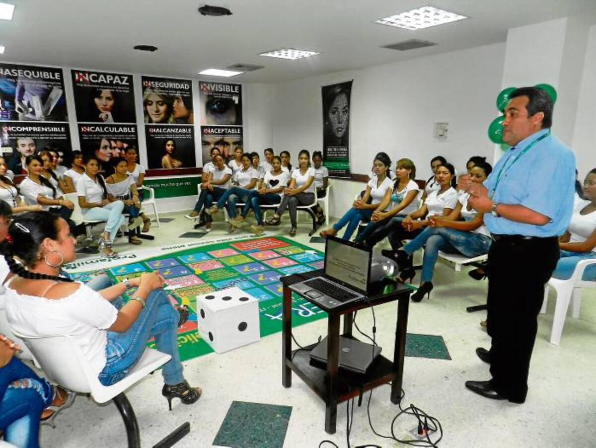 Las candidatas reciben charlas sobre salud sexual.