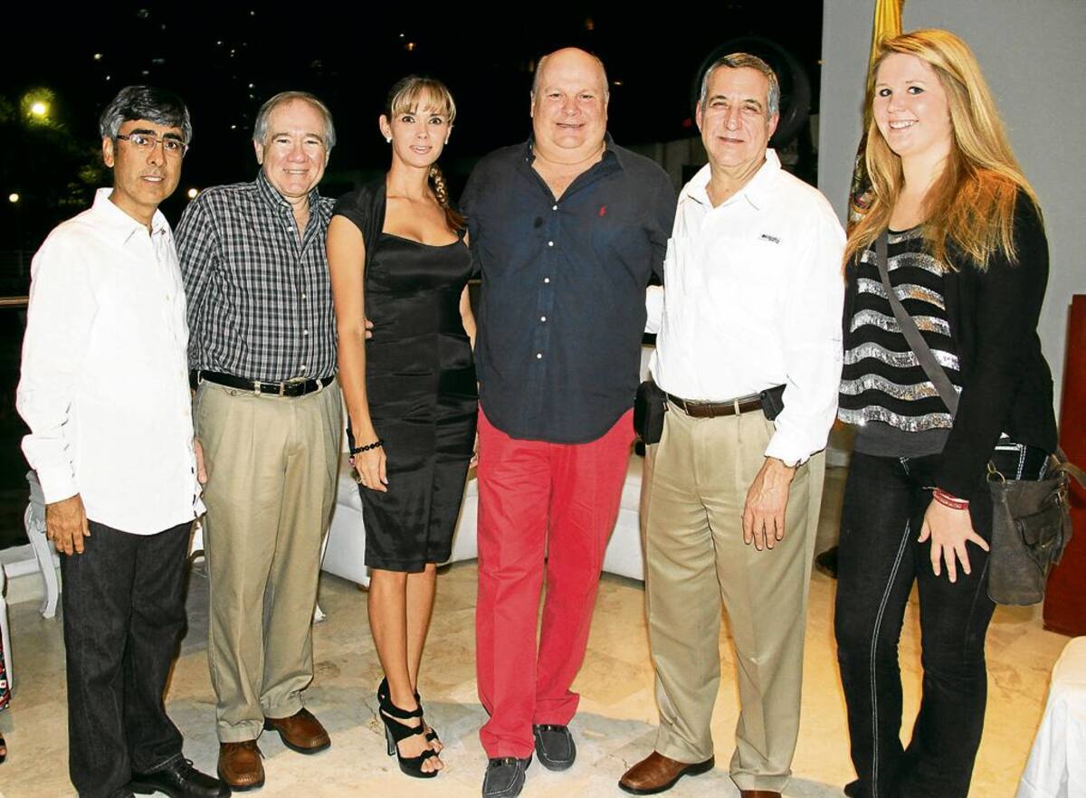 Rodolfo Payares, Tomas Guess, Diana de Camacho, Pedro Camacho, Robert Gilman y Kristeen Mc.Ginley.