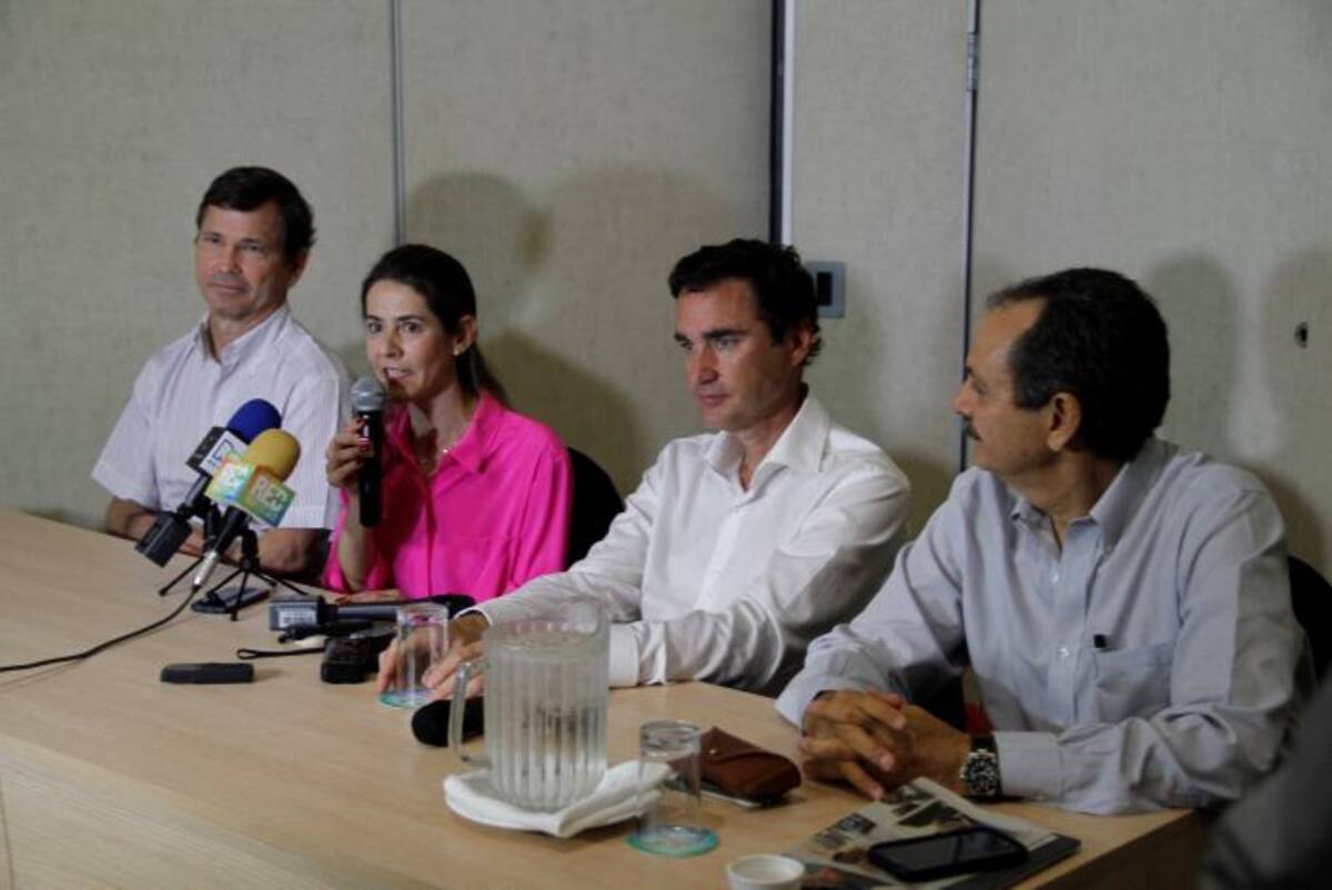 Gerardo Araújo, gerente general de El Universal; Nora Sanín, directora Ejecutiva de Andiarios; Jon Ruiz, gerente General de El Tiempo y presidente de la Junta Directiva de Andiarios, y Pedro Luis Mogollón, director de El Universal. Aroldo Mestre