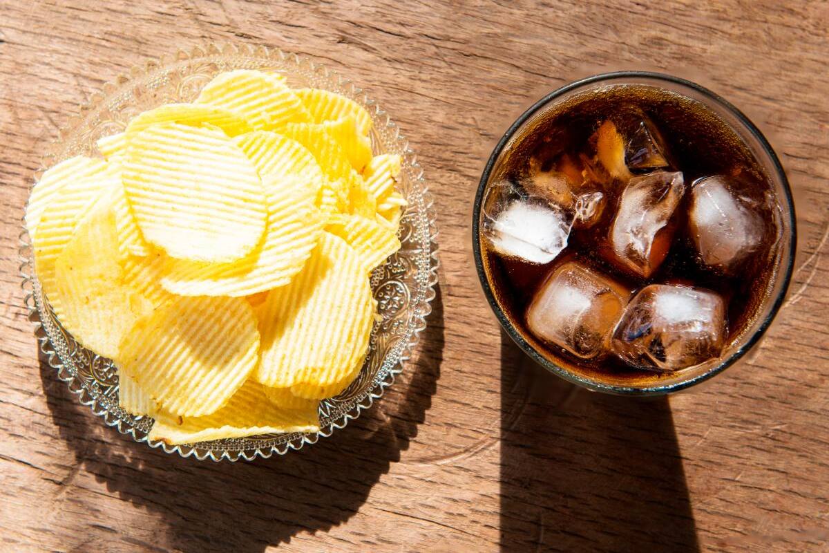 Entra en vigor impuesto a bebidas y alimentos ultraprocesados en Colombia