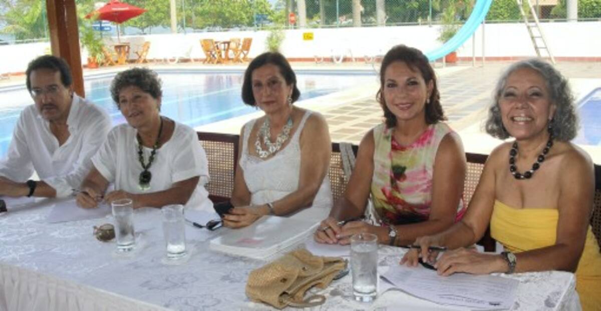 El jurado: Francisco Pinaud, Gloria Triana, Sonia Heidmann, Sonia Villa y Manuela Berrocal.