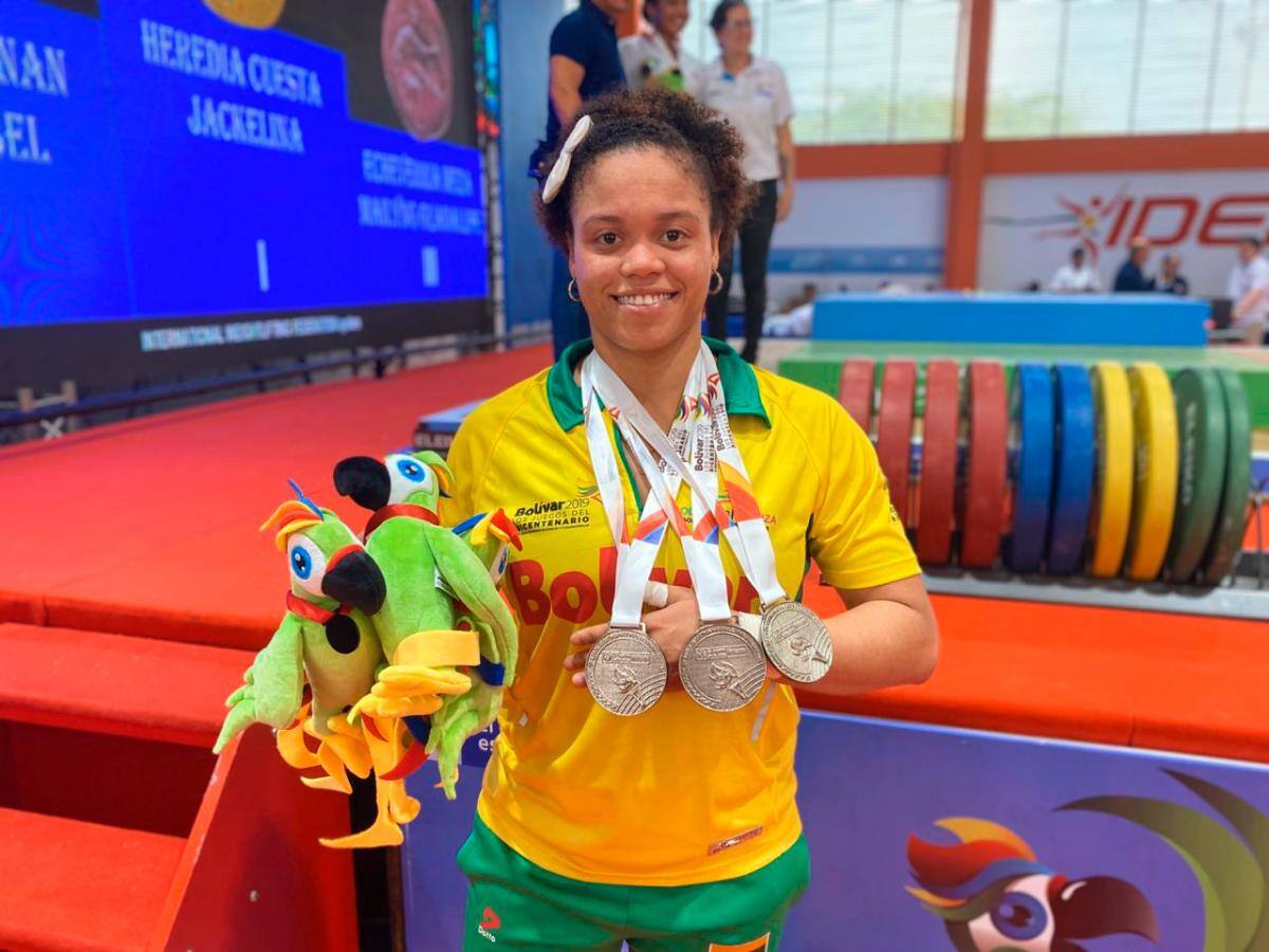 Darly Sánchez entregó tres medallas de plata en pesas 71 kilogramos. //julio castaño/el universal