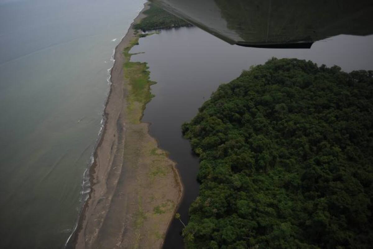 Vista aérea del Refugio Nacional de Colorado Barra para la Vida Salvaje, cerca de la frontera entre Costa Rica y Nicaragua. AFP YURI CORTEZ