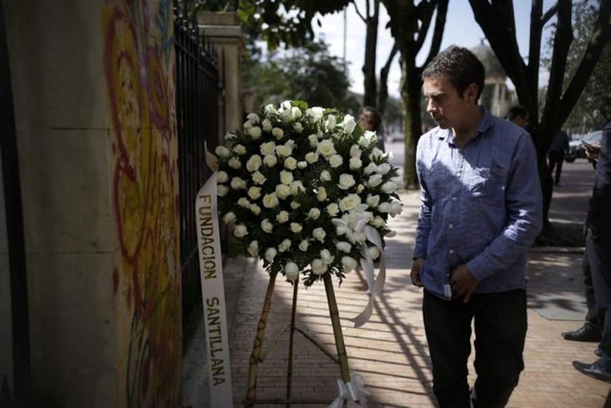 Los restos de Belisario serán llevados al Gimnasio Moderno, en donde este domingo a la 1:00 de la tarde se realizará la misa.//Colprensa.