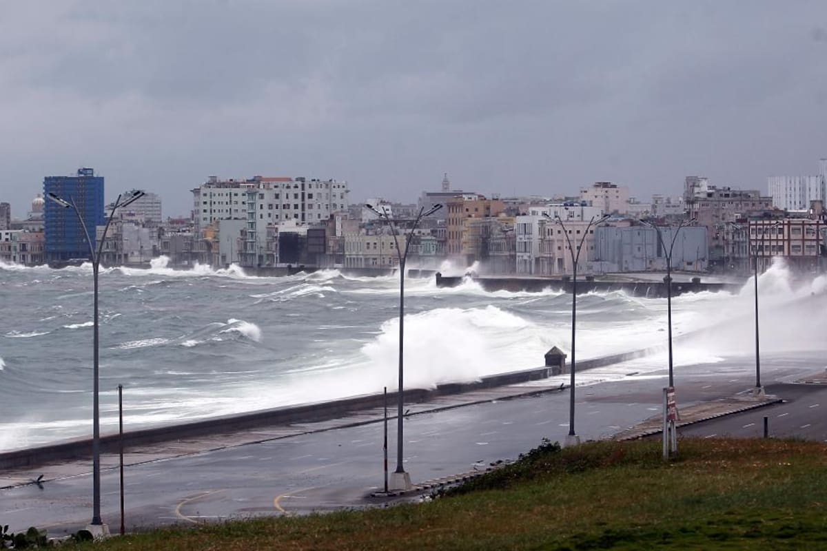Amenazas de huracán Ian se amplían a Cayos de Florida y avanza en Cuba