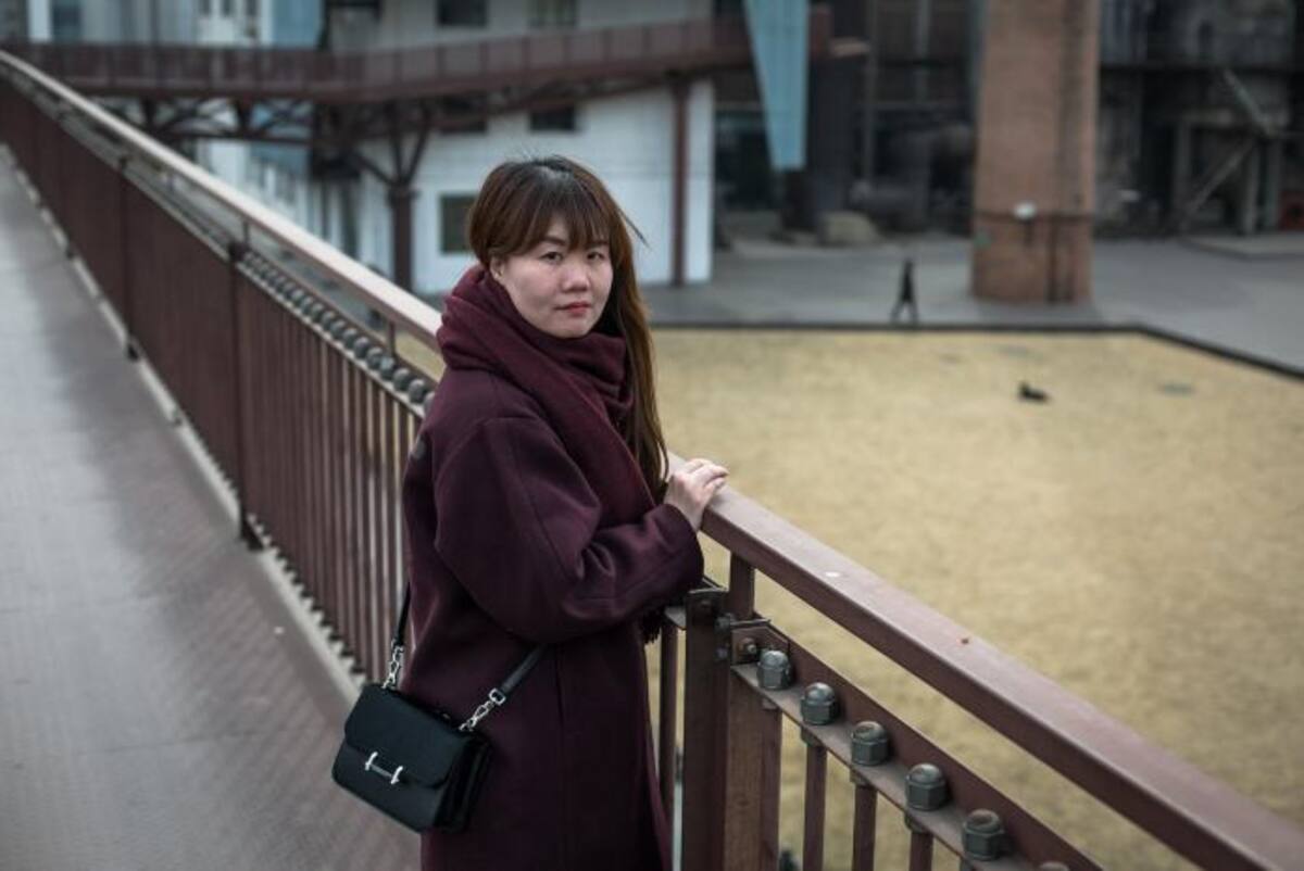 Muchos se refieren a ellas de forma despectiva como "shengnu" ("mujer sobrante"), pero cada vez son más las mujeres en pie de guerra contra esta presión social y que toman las riendas de su vida. EFE ROMAN PILIPEY