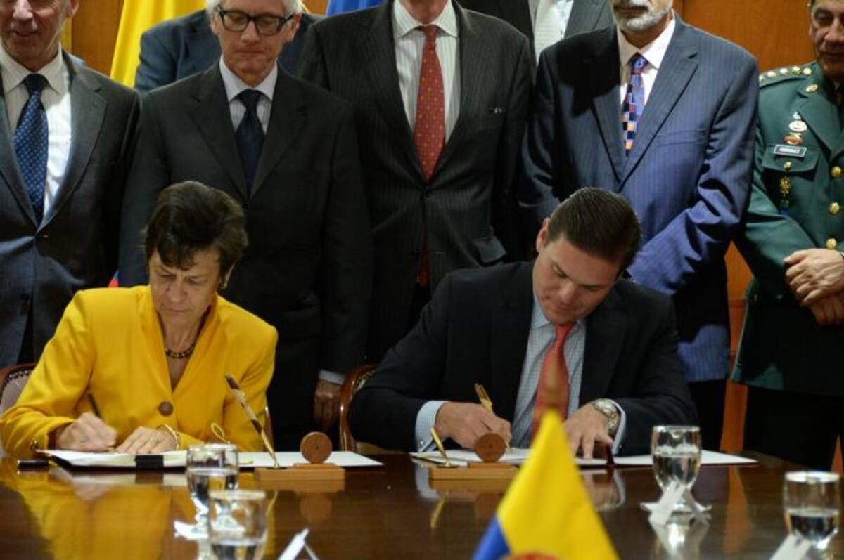Colombia y la Unión Europeo firmaron el acuerdo para que militares nacionales puedan participar en operaciones de crisis y de paz en otros países. COLPRENSA