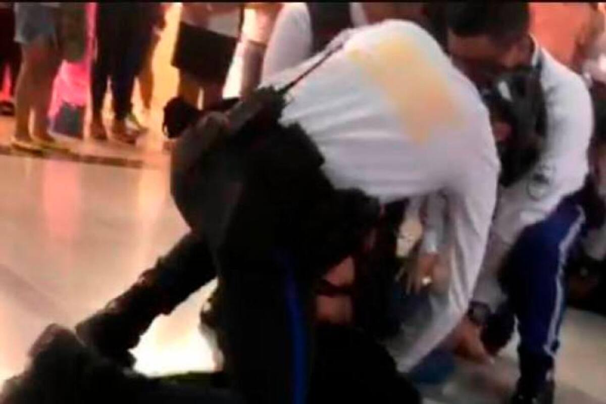 Video: Así fueron inmovilizadas dos mujeres que hurtaban en centro comercial