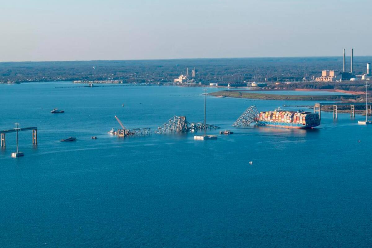 Ya está abierto canal temporal para buques comerciales en Baltimore