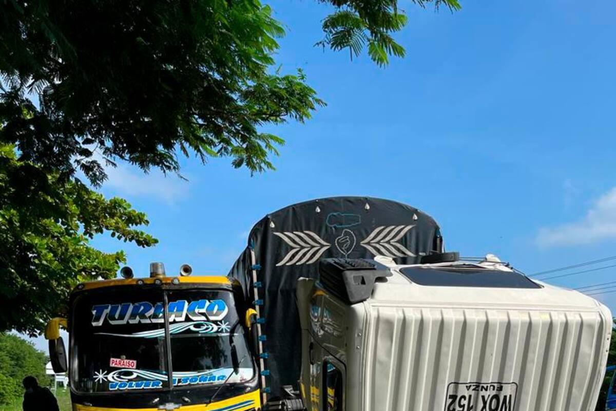 Choque entre bus y camión deja una persona herida en Turbaco