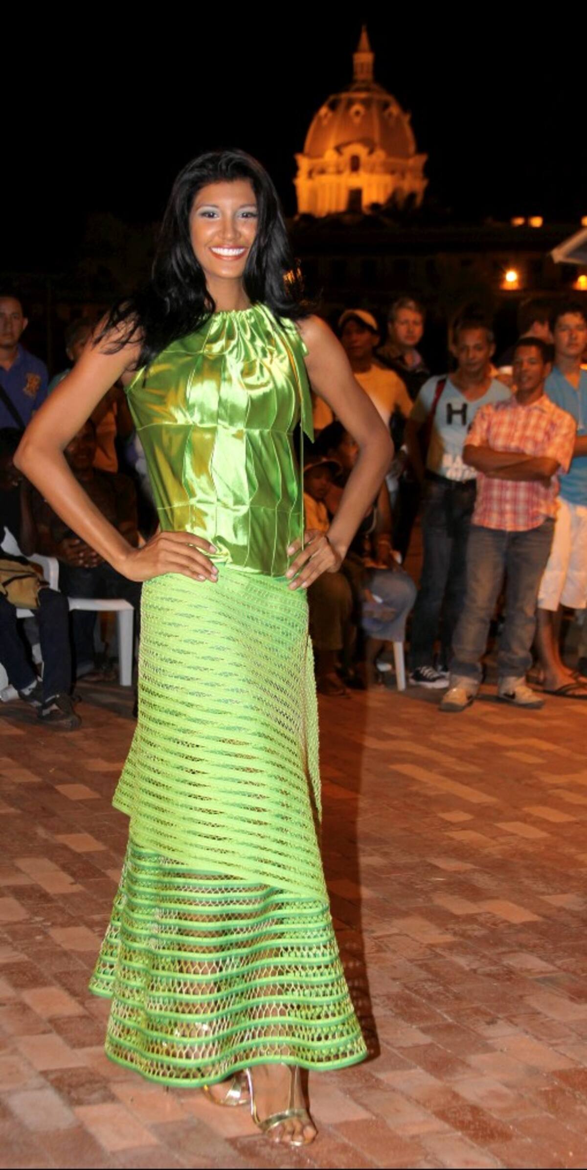 Geraldine Álvarez con un diseño de María del Pilar Agámez