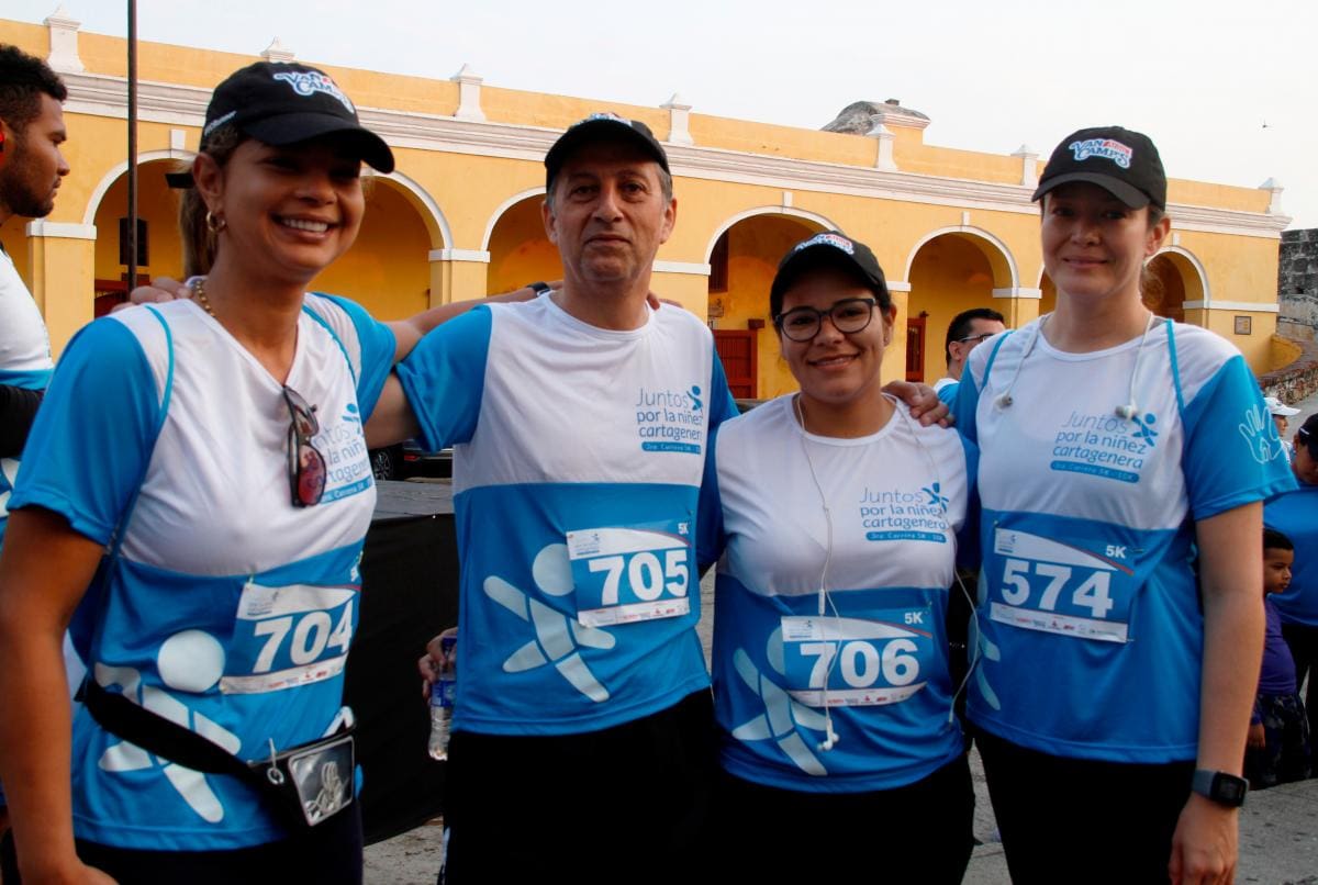 Jennifer Juan, Jorge Castañeda, Liliana Velásquez y Andrea Reyes.