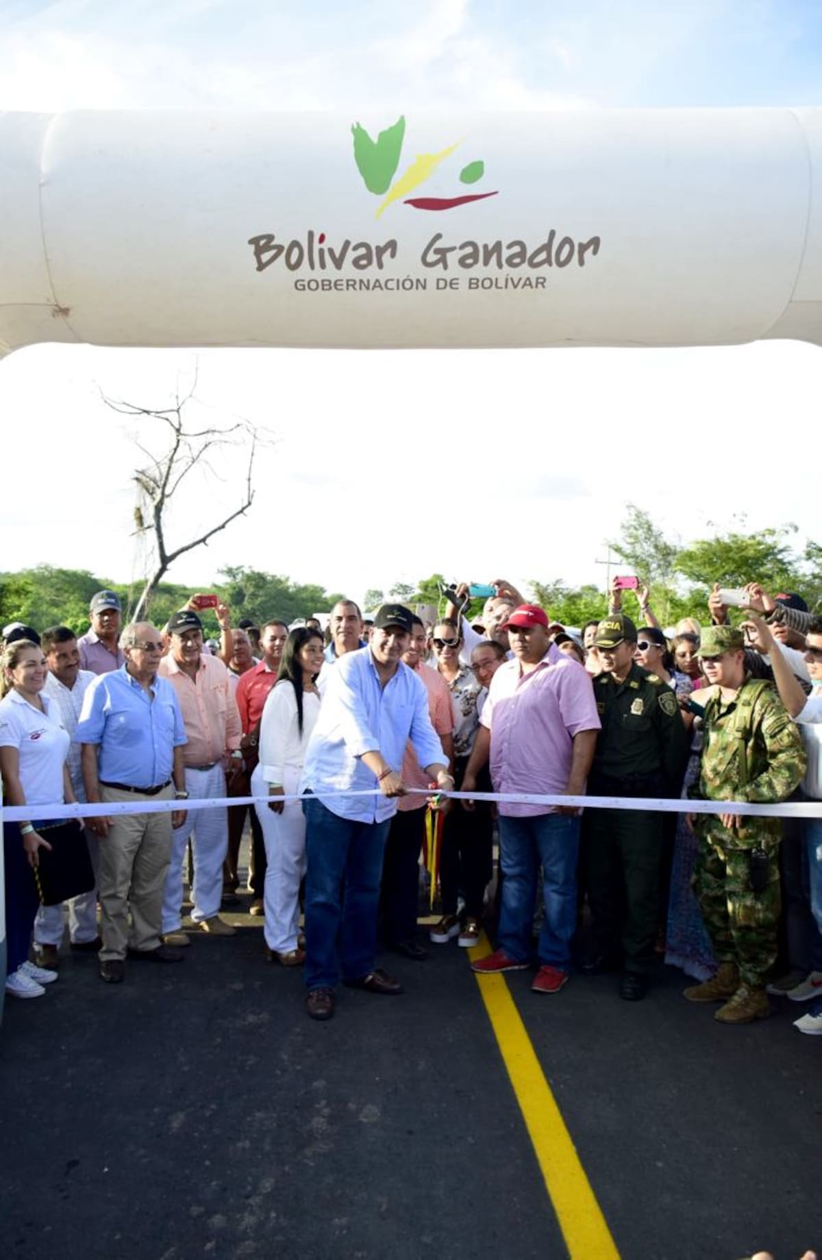 Con una inversión de 36 mil millones de pesos, la Gobernación de Bolívar, a través de la Secretaría de Infraestructura, logró pavimentar 21,4 kilómetros de una vía que en épocas de fuerte invierno se volvía intransitable. Lila Leyva/ El Universal