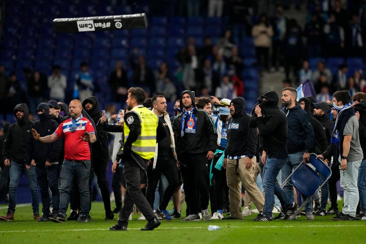 Según la policía del Barcelona-Espanyol, la invasión no se podía evitar