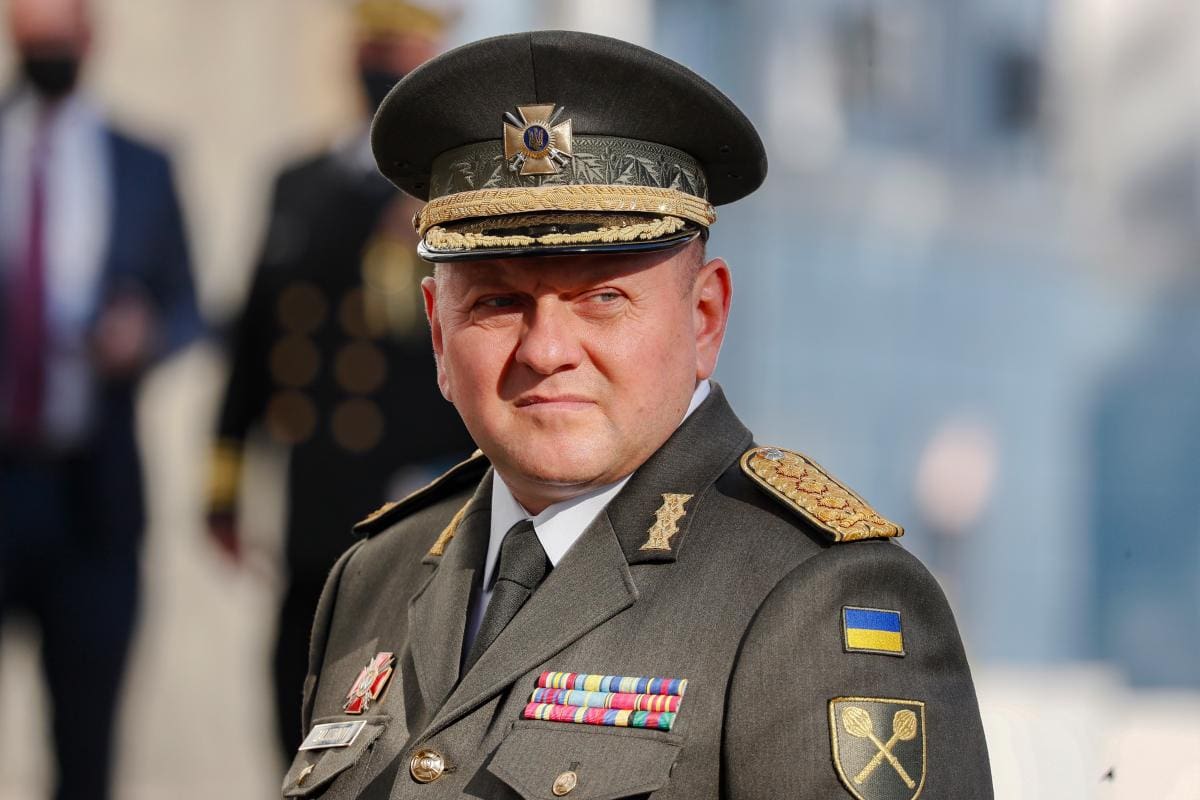 Zelenski tomó radical decisión: destituyó al comandante de las Fuerzas Armadas