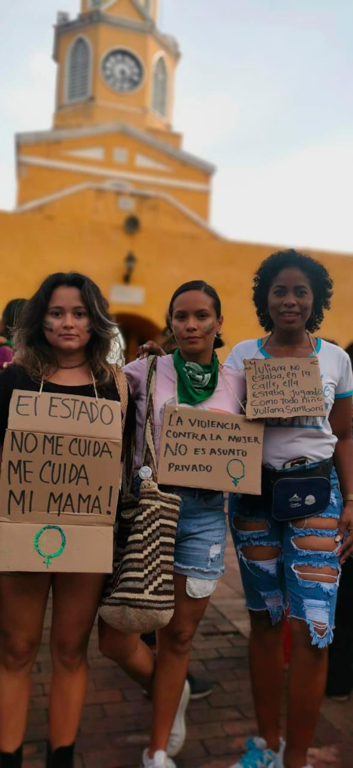 Mujeres que participaron en el performance, ‘Un violador en tu camino’. // Cortesía