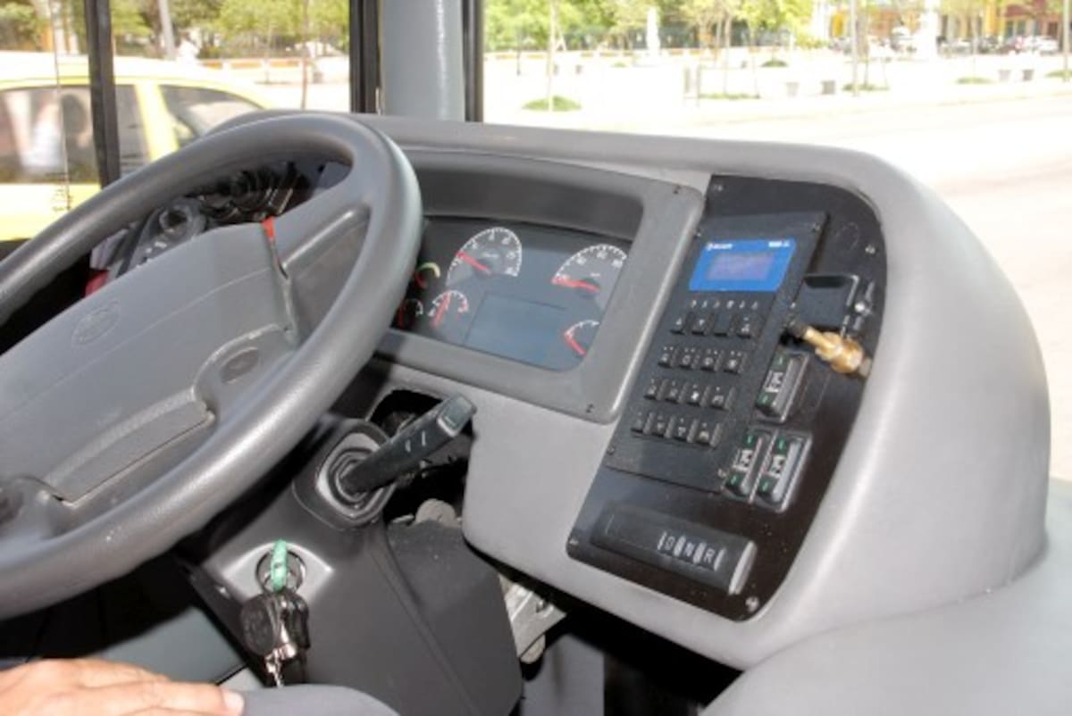 Los vehículos de modelo Gran Viale y motor Volvo tienen capacidad para 80 pasajeros y características especiales para resistir la salinidad y temperaturas altas de la ciudad. ZENIA VALDELAMAR – EL UNIVERSAL