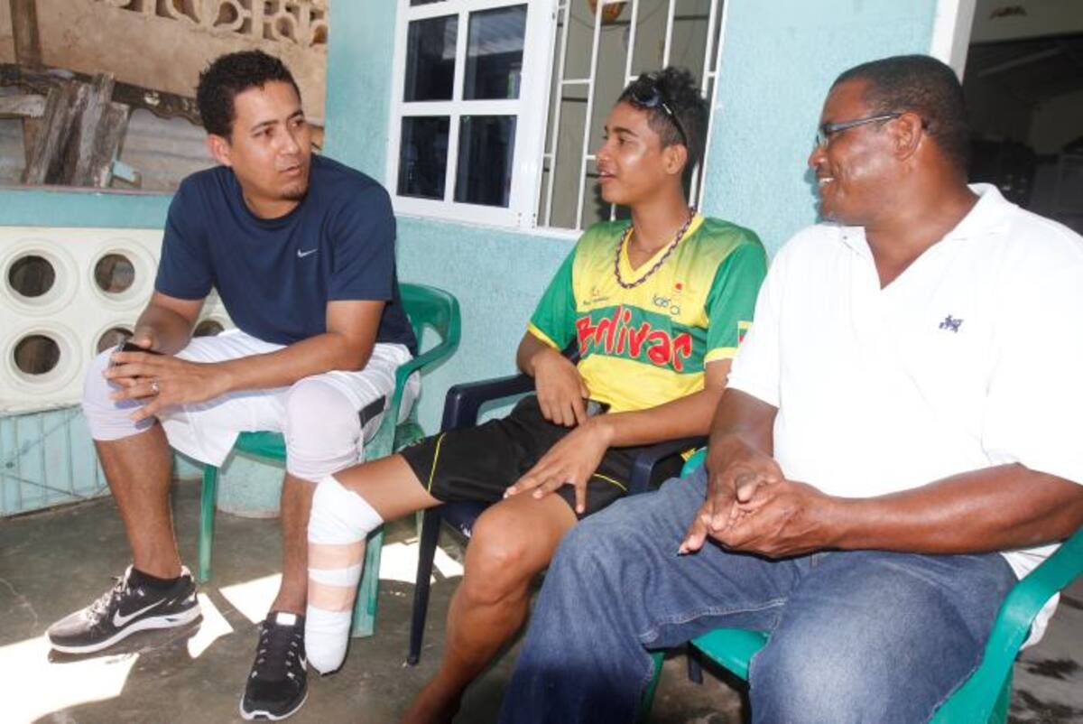 A pesar de no contar con un trabajo fijo desde hace más de 6 meses, Luis Morelos, padre de Deimer, se rebusca lo suficiente para sacar adelante a su familia. Claudia Fortich - El Universal