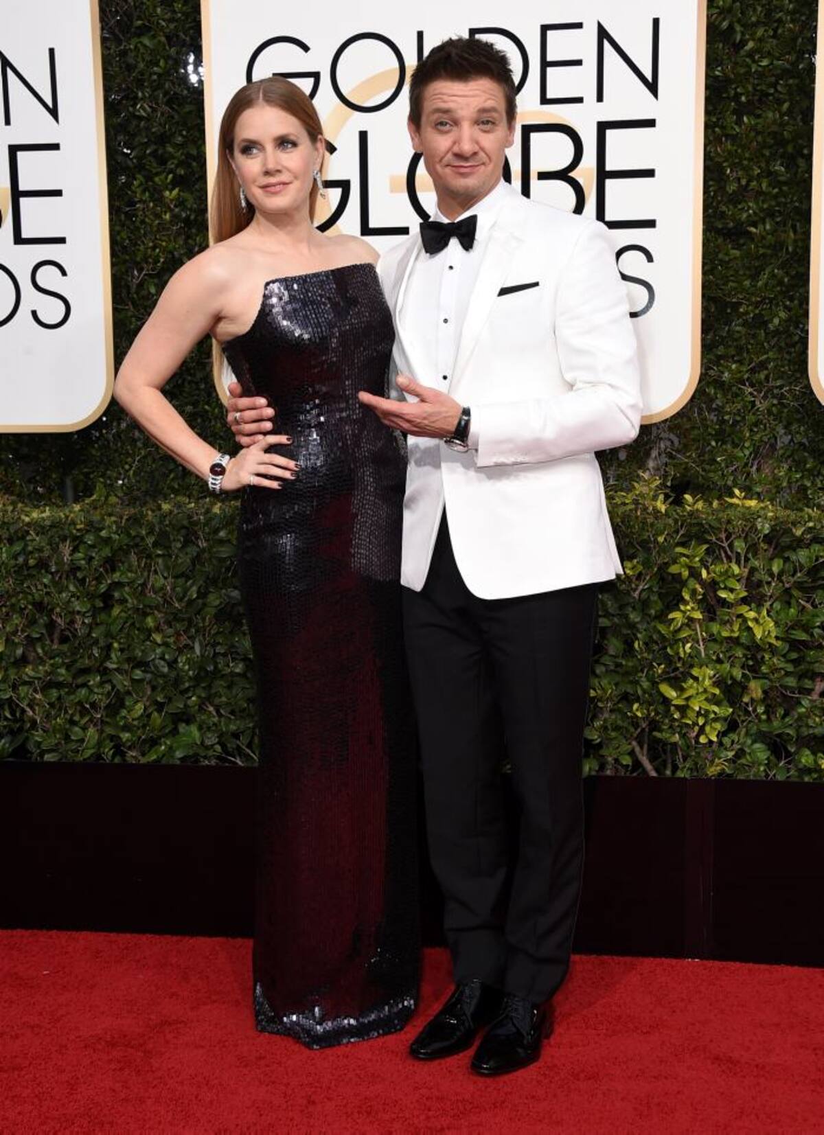 Amy Adams y Jeremy Renner. AP y AFP