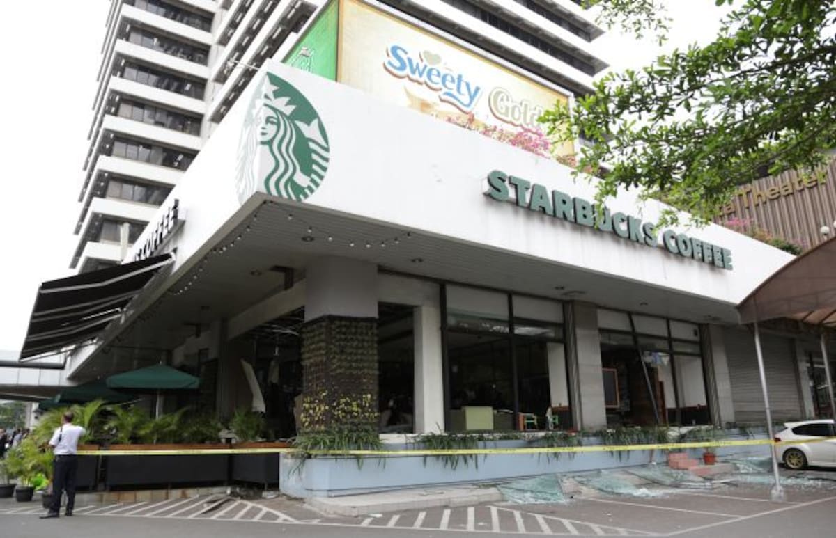 Los explosivos fueron detonados en una cafetería Starbucks. AP Achmad Ibrahim
