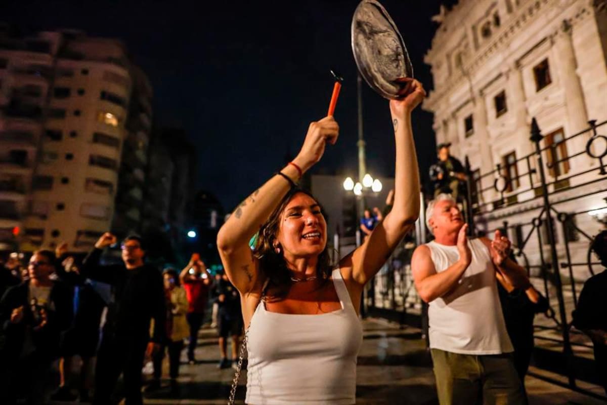 Cacerolazo en Argentina para rechazar el plan de choque económico de Milei