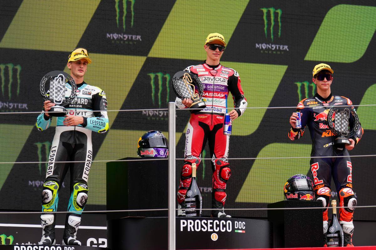 Colombiano David Alonso consiguió su segunda victoria en el Moto3