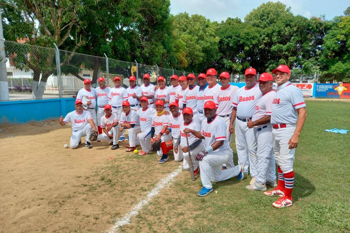 Russos se coronó campeón en Sóftbol Plus 50