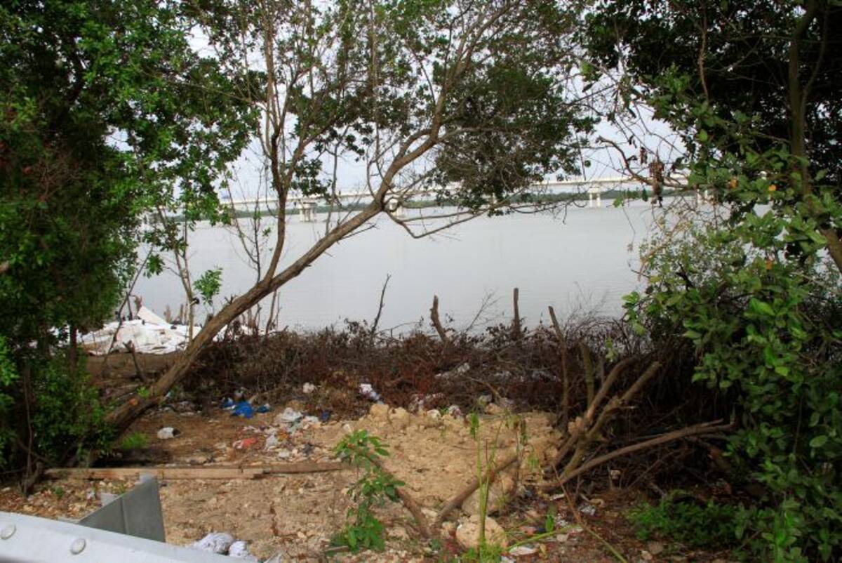 Con el CAI ambiental fijo en La Bocana se buscará que los escombros tengan su disposición final en el relleno sanitario y no en la ciénaga de la Virgen. JULIO CASTAÑO