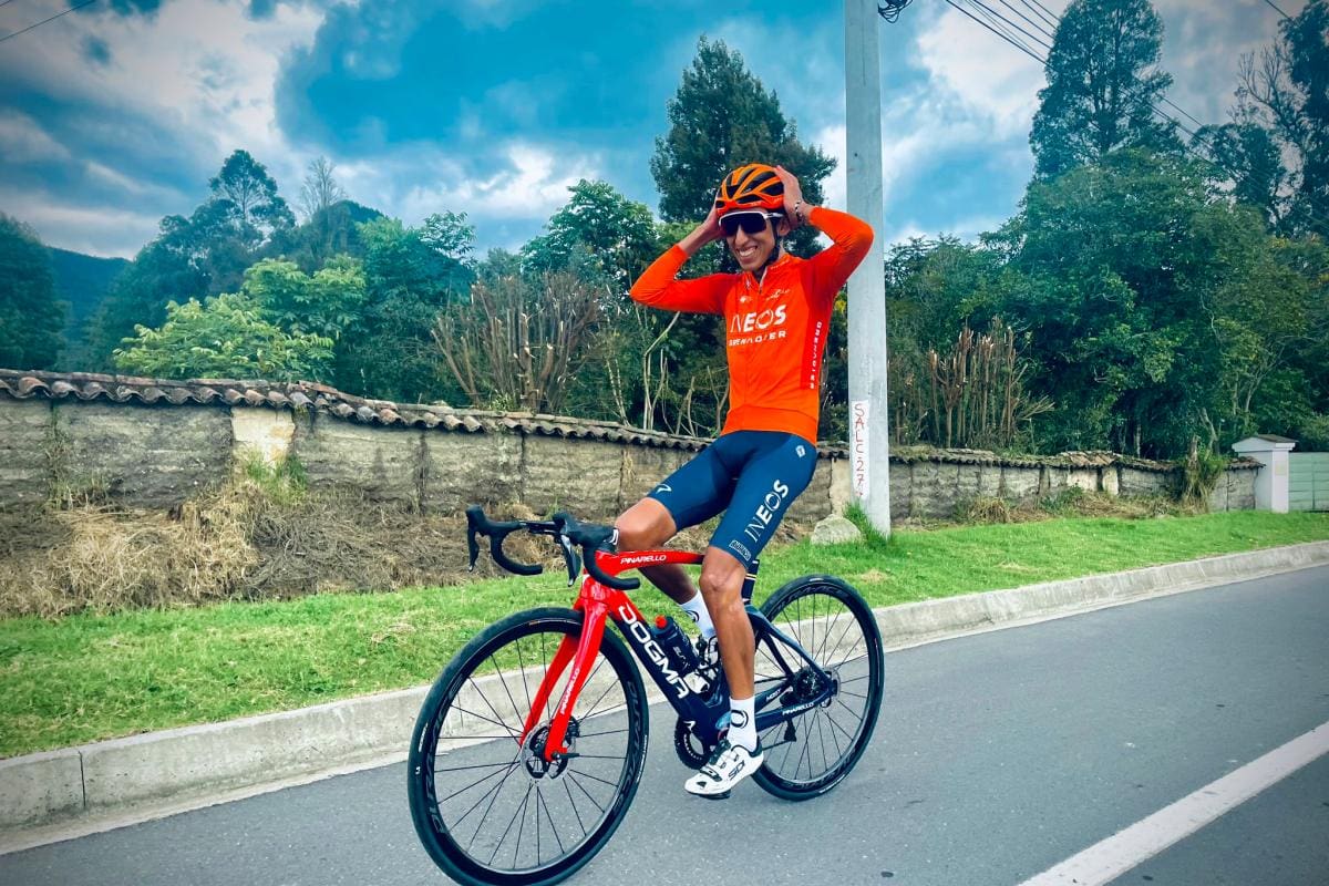 ¡Atención! Egan Bernal le dice al pelotón: “Que me esperen porque voy a volver”